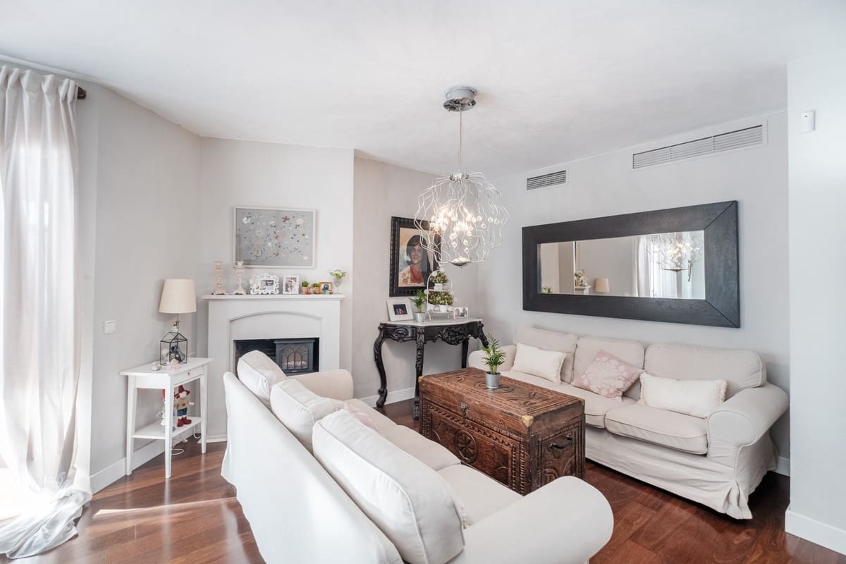 Ático de 2 habitaciones en Nueva Andalucia en venta - 395.000 € (Ref: 9363895)