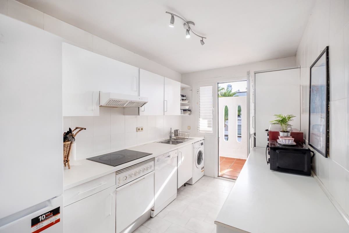 Ático de 2 habitaciones en Nueva Andalucia en venta - 395.000 € (Ref: 9363895)