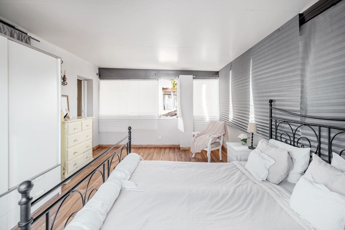 Ático de 2 habitaciones en Nueva Andalucia en venta - 395.000 € (Ref: 9363895)