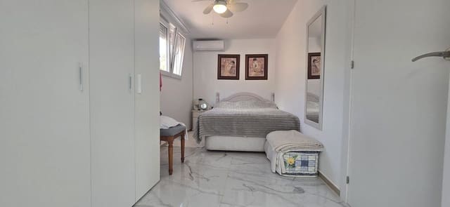 4 soveværelse Rækkehus til salg i Las Piscinas Naturales, Torrevieja - € 249.900 (Ref: 9363905)