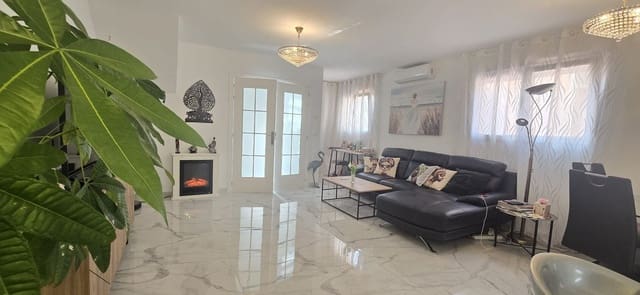 4 sypialnia Dom szeregowy na sprzedaż w Las Piscinas Naturales, Torrevieja - 249 900 € (Ref: 9363905)