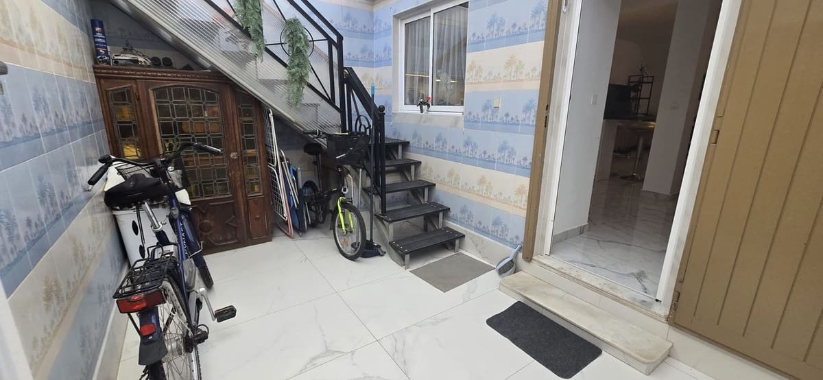 4 quarto Moradia em Banda para venda em Torrevieja - 249 900 € (Ref: 9363905)