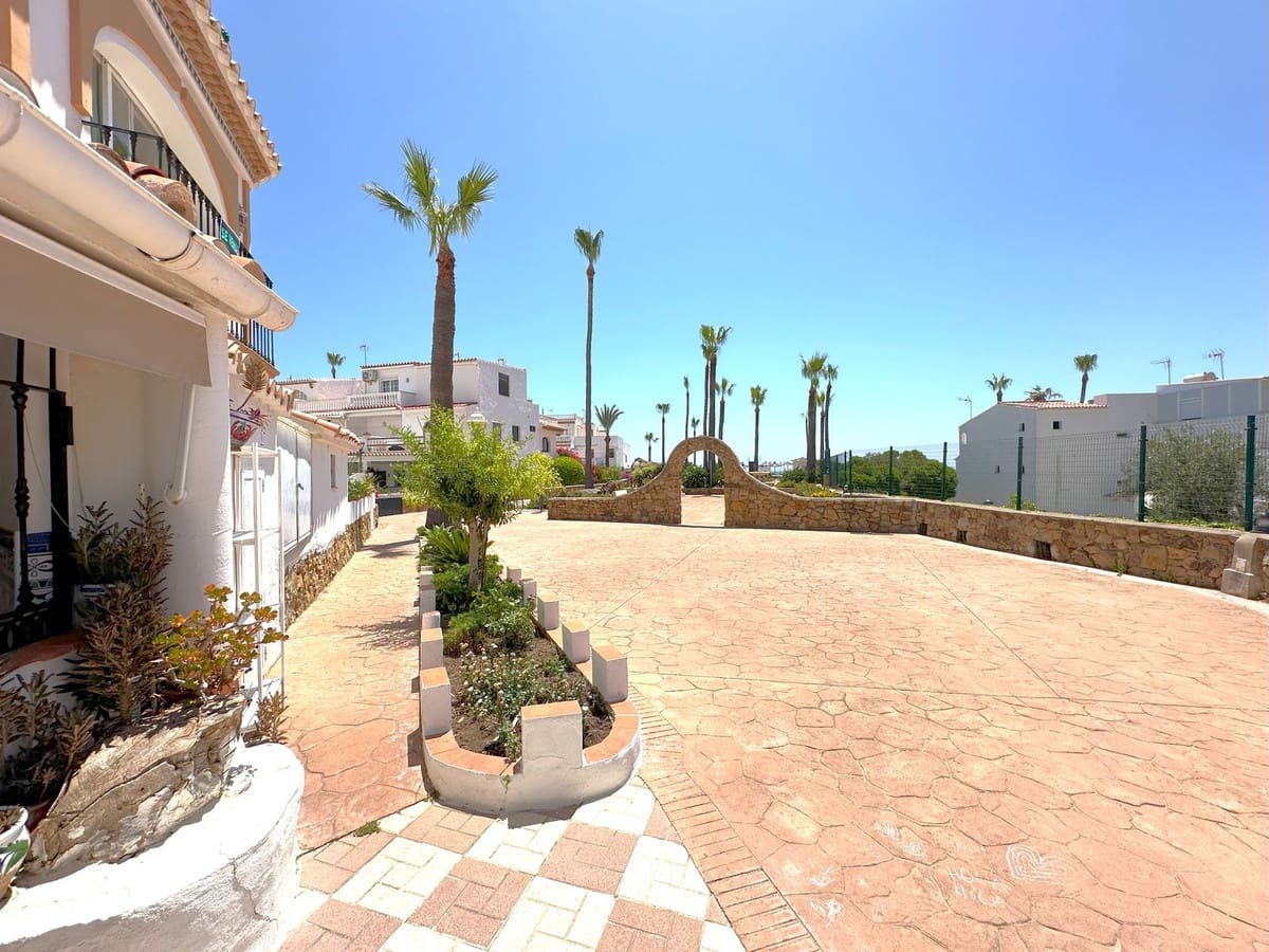 3 bedroom Townhouse for sale in La Duquesa / Puerto de la Duquesa - € 290,000 (Ref: 9363912)