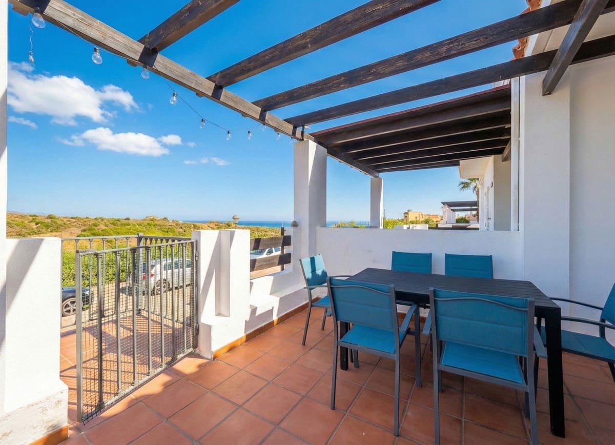 2 bedroom Apartment for sale in La Duquesa / Puerto de la Duquesa - € 240,000 (Ref: 9363918)