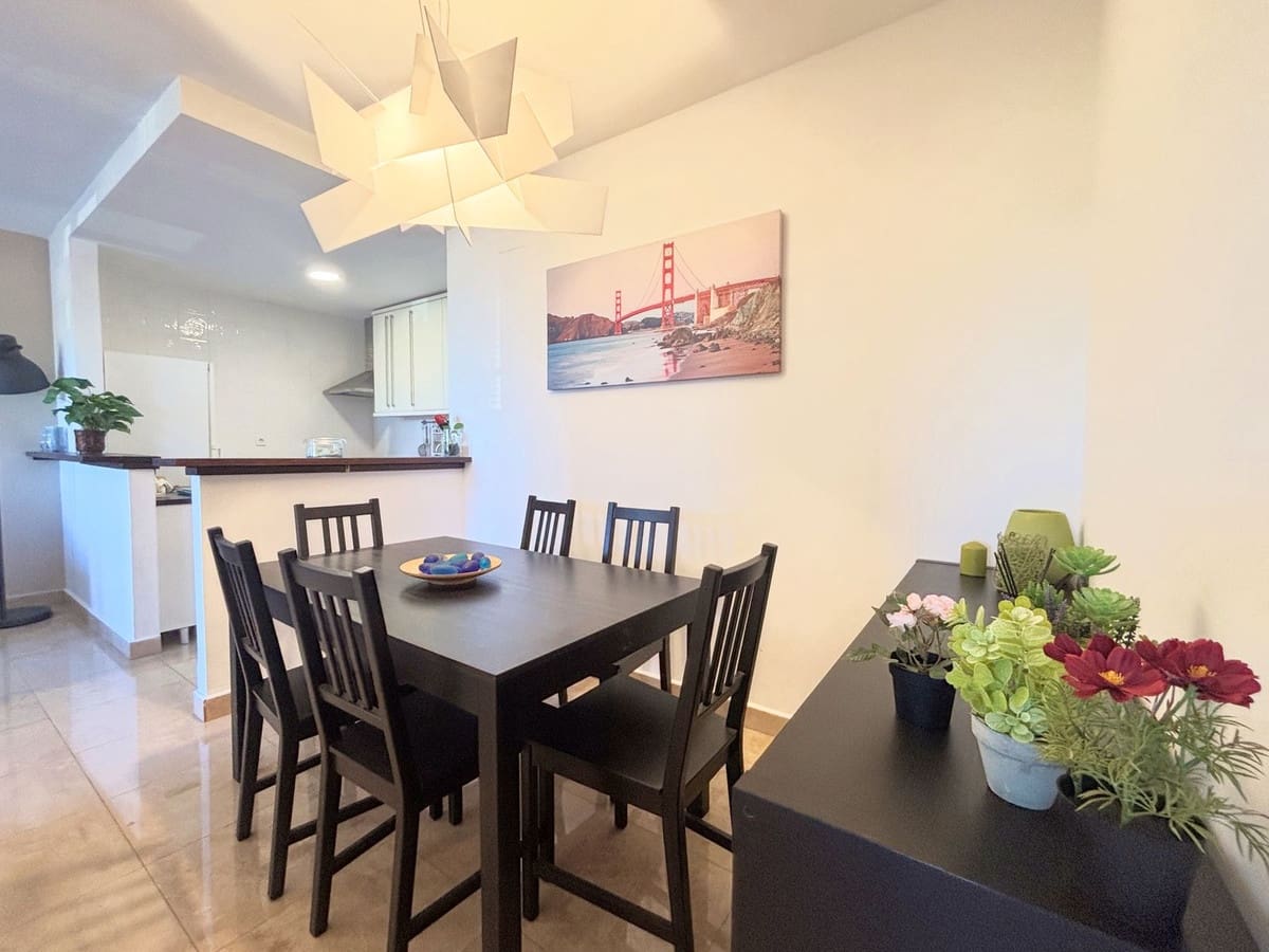 2 bedroom Apartment for sale in La Duquesa / Puerto de la Duquesa - € 240,000 (Ref: 9363918)