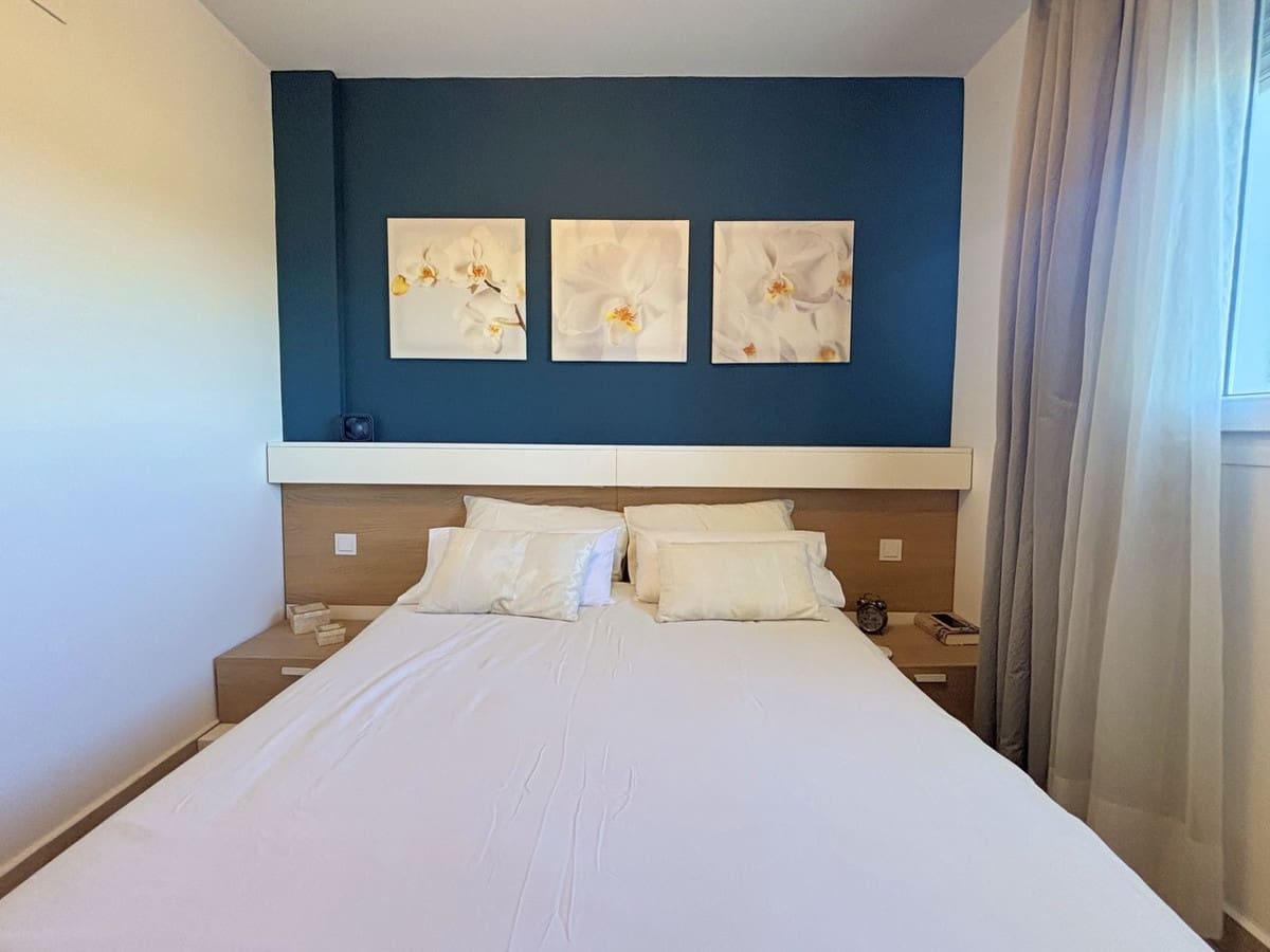 2 bedroom Apartment for sale in La Duquesa / Puerto de la Duquesa - € 240,000 (Ref: 9363918)