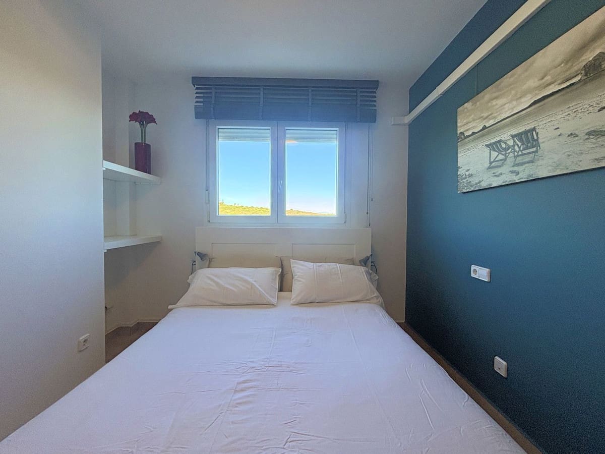 2 bedroom Apartment for sale in La Duquesa / Puerto de la Duquesa - € 240,000 (Ref: 9363918)