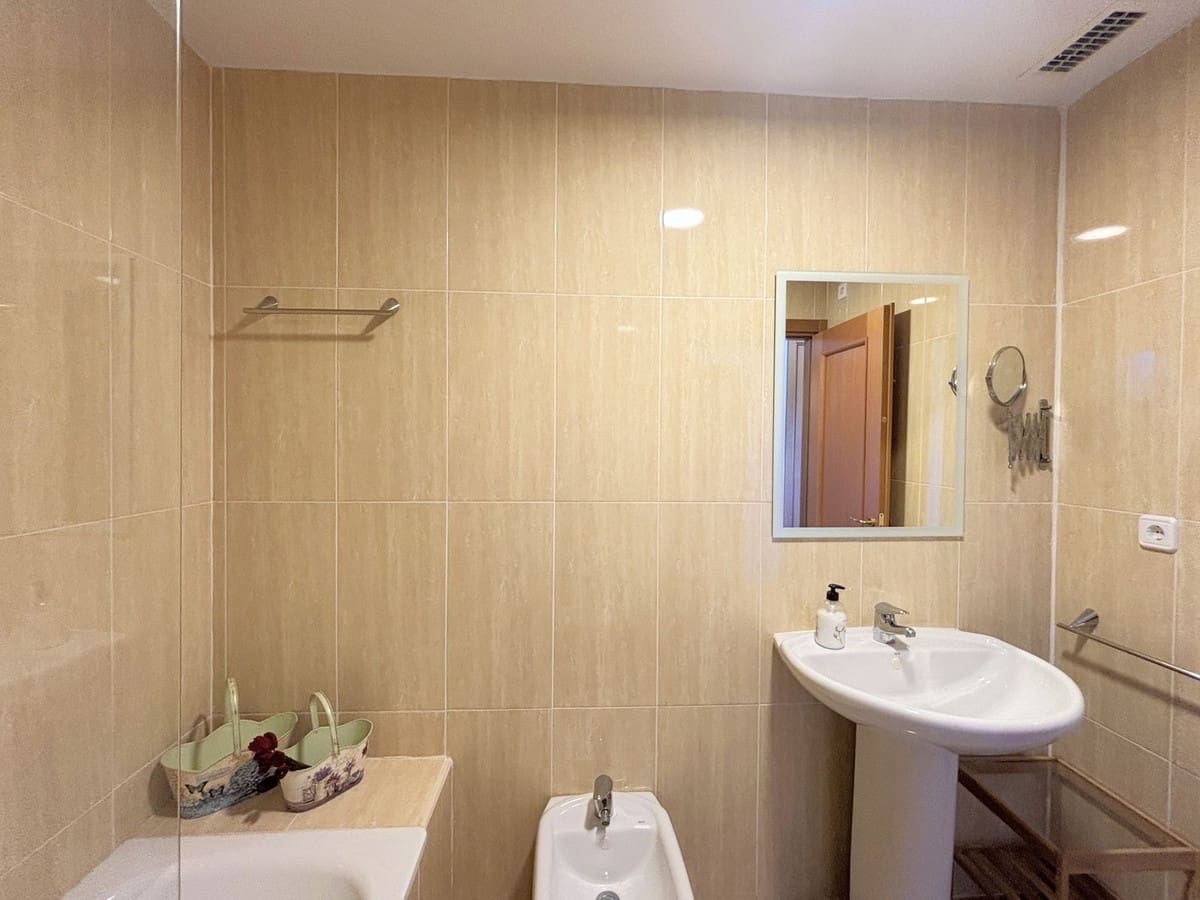 2 bedroom Apartment for sale in La Duquesa / Puerto de la Duquesa - € 240,000 (Ref: 9363918)