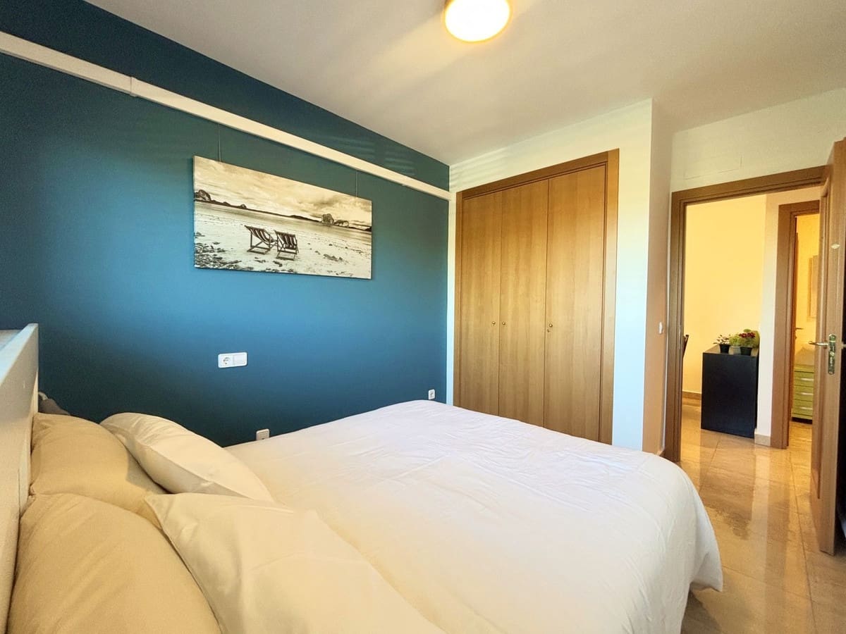 2 bedroom Apartment for sale in La Duquesa / Puerto de la Duquesa - € 240,000 (Ref: 9363918)