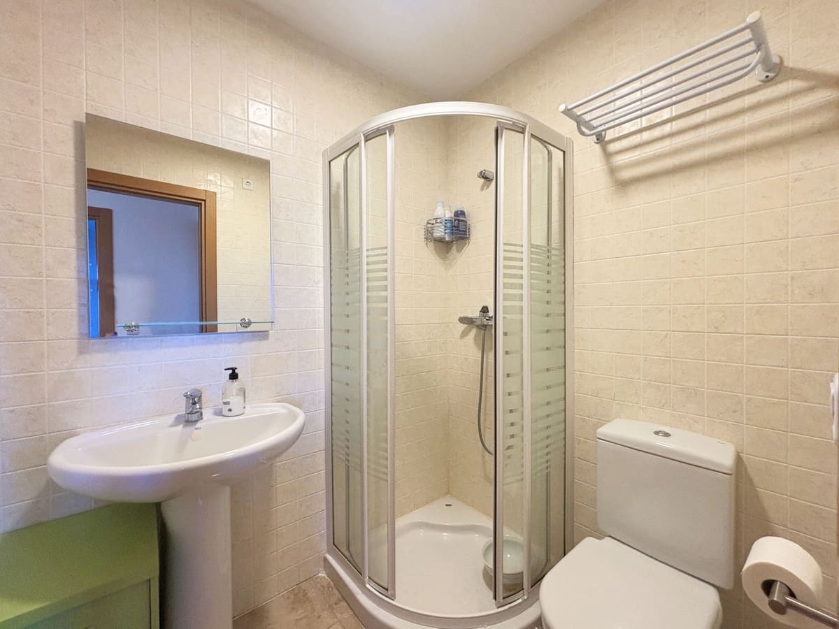 2 bedroom Apartment for sale in La Duquesa / Puerto de la Duquesa - € 240,000 (Ref: 9363918)