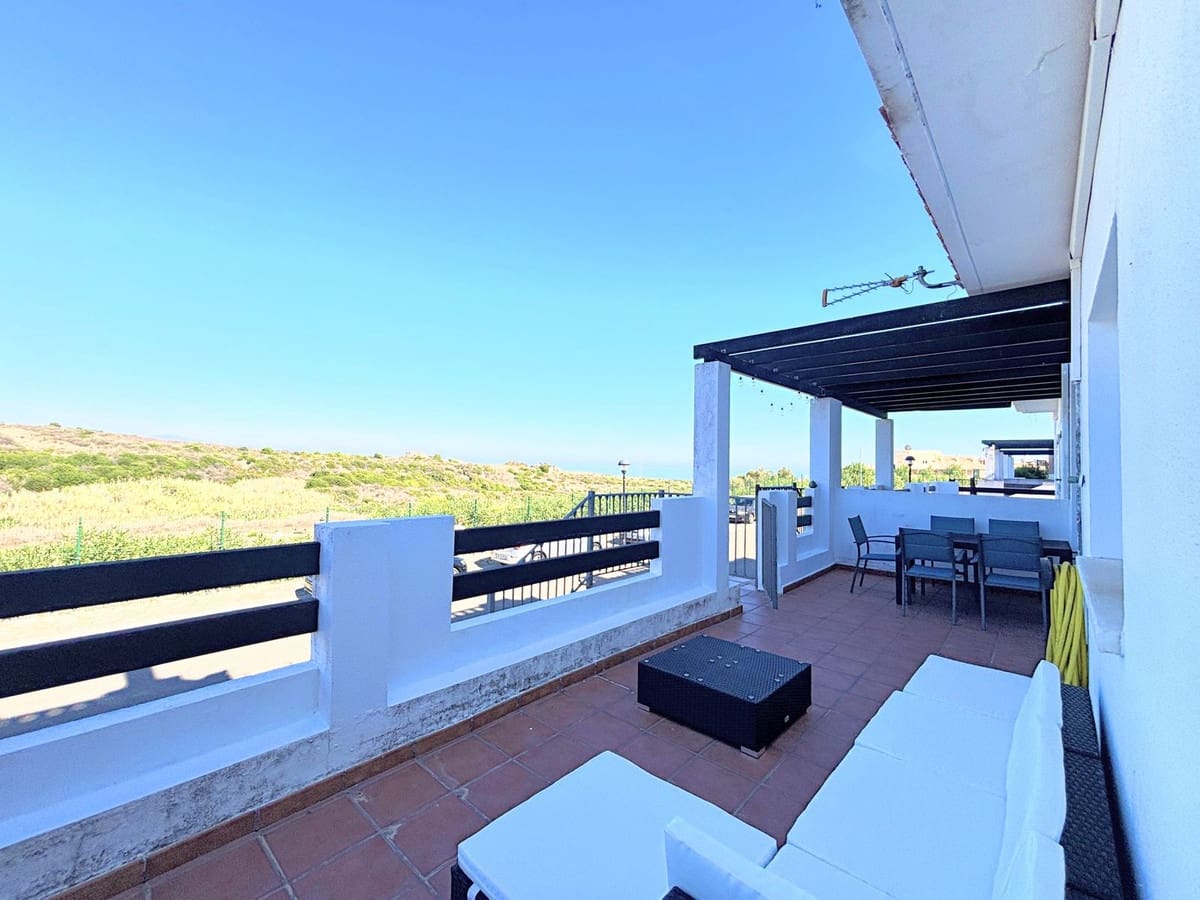 2 bedroom Apartment for sale in La Duquesa / Puerto de la Duquesa - € 240,000 (Ref: 9363918)