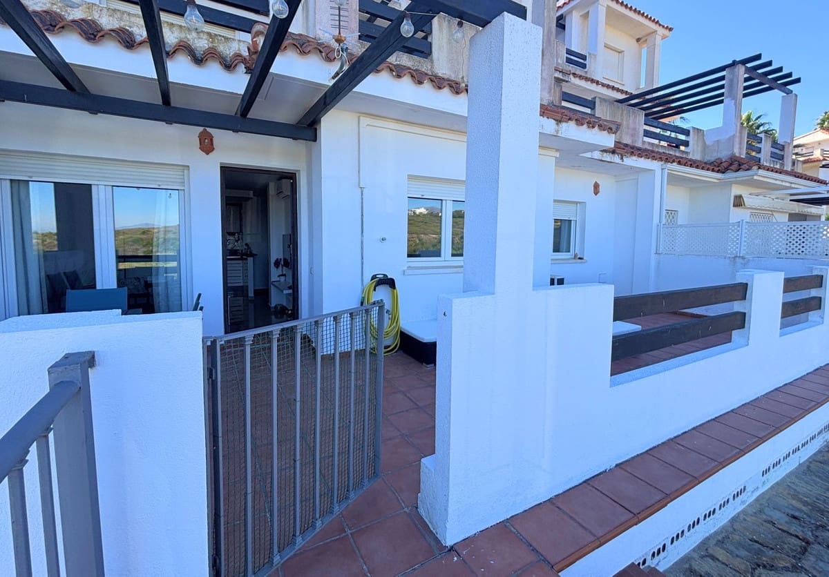 2 bedroom Apartment for sale in La Duquesa / Puerto de la Duquesa - € 240,000 (Ref: 9363918)