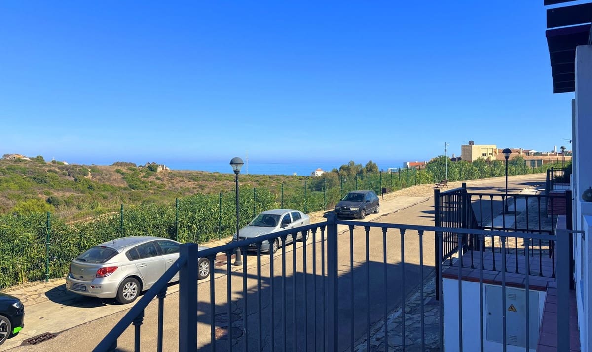 2 bedroom Apartment for sale in La Duquesa / Puerto de la Duquesa - € 240,000 (Ref: 9363918)