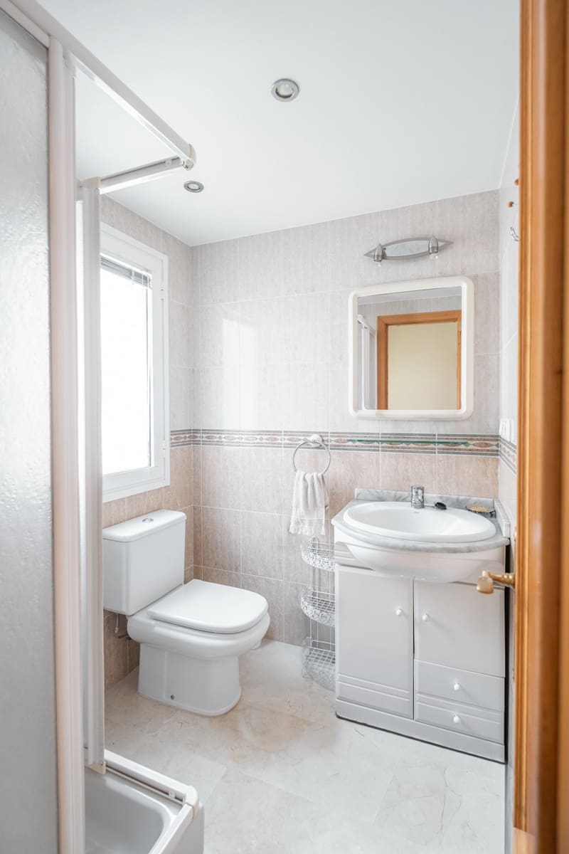 3 bedroom Apartment for sale in Golden Mile with garage - € 630,000 (Ref: 9363920)