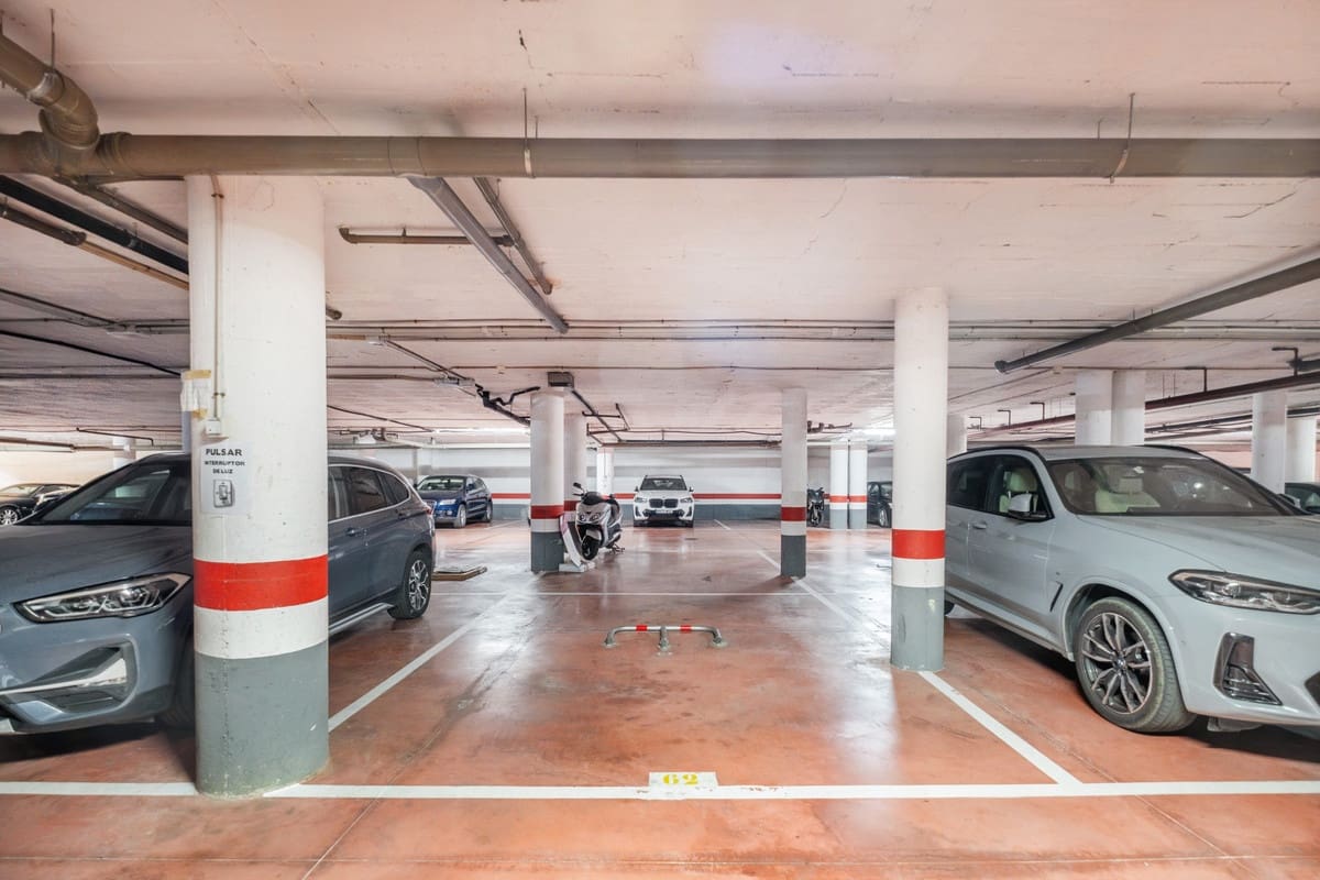 3 bedroom Apartment for sale in Golden Mile with garage - € 630,000 (Ref: 9363920)