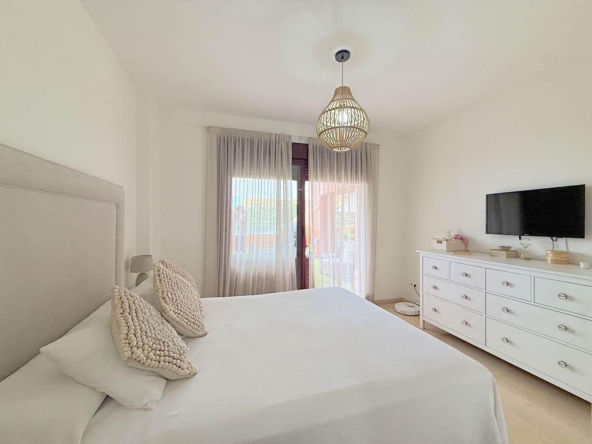 3 bedroom Apartment for sale in La Duquesa / Puerto de la Duquesa - € 480,000 (Ref: 9363936)