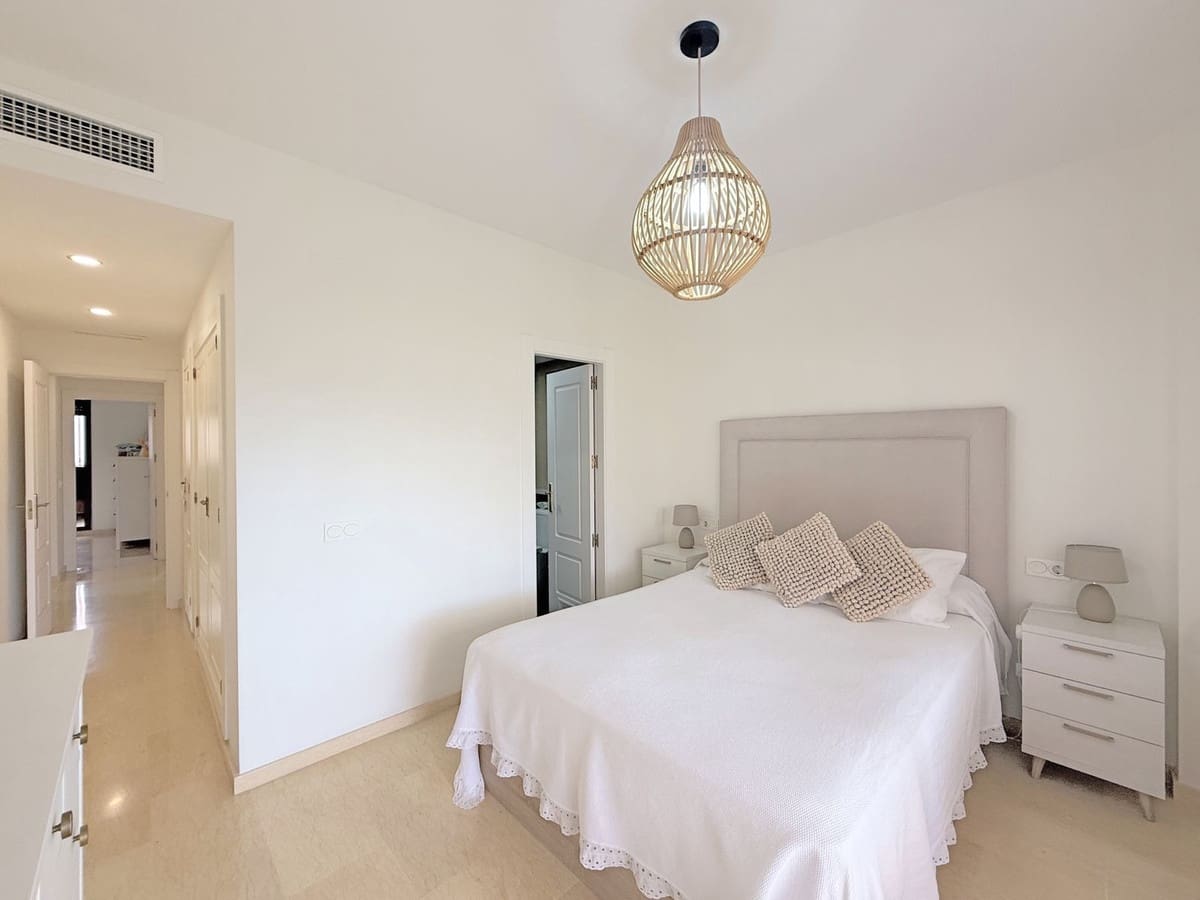 3 bedroom Apartment for sale in La Duquesa / Puerto de la Duquesa - € 480,000 (Ref: 9363936)