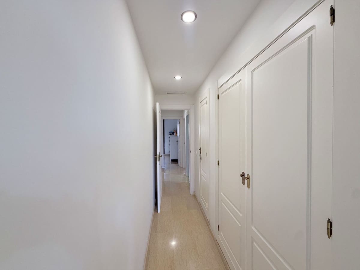 3 bedroom Apartment for sale in La Duquesa / Puerto de la Duquesa - € 480,000 (Ref: 9363936)