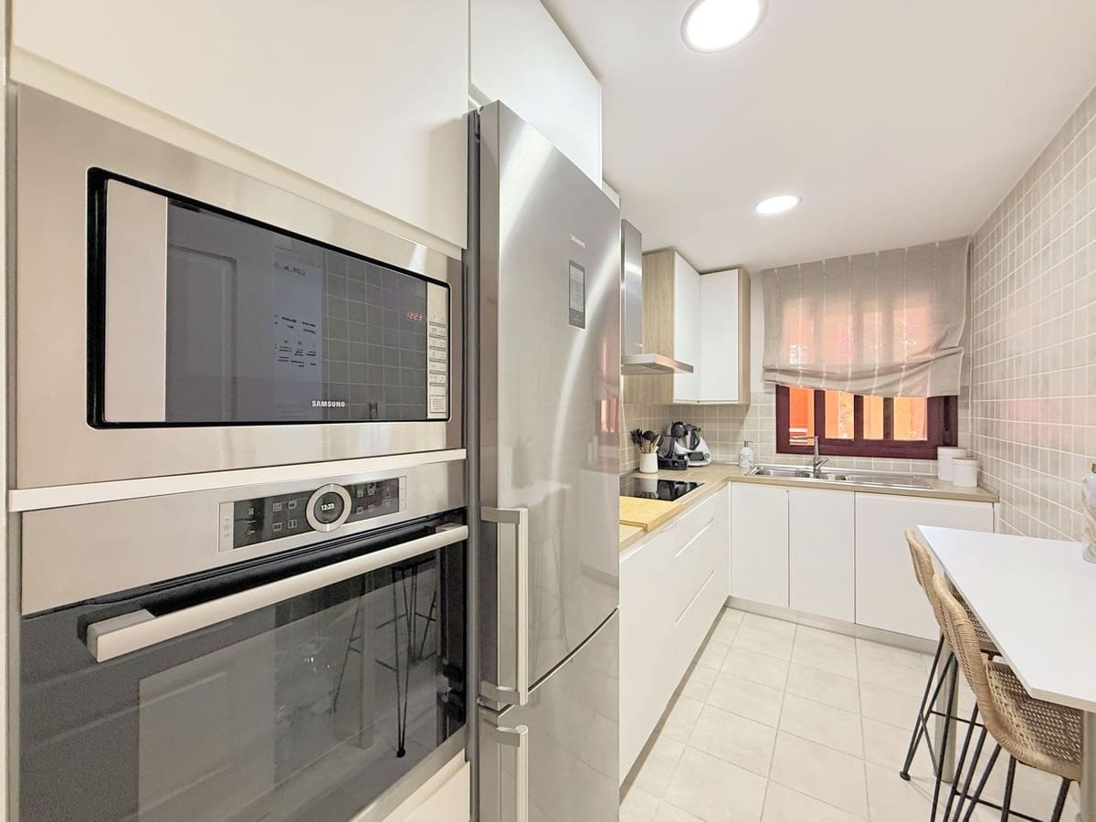 3 bedroom Apartment for sale in La Duquesa / Puerto de la Duquesa - € 480,000 (Ref: 9363936)