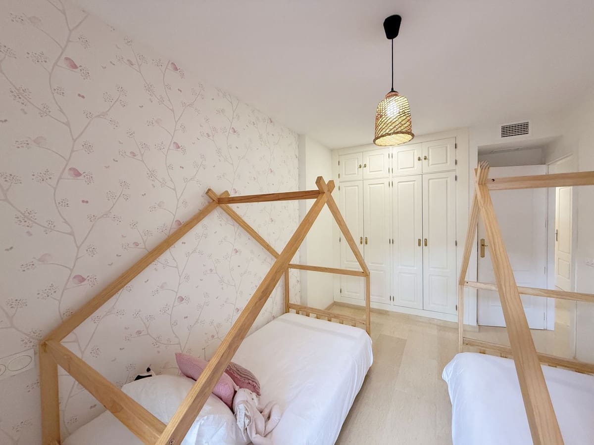 3 bedroom Apartment for sale in La Duquesa / Puerto de la Duquesa - € 480,000 (Ref: 9363936)