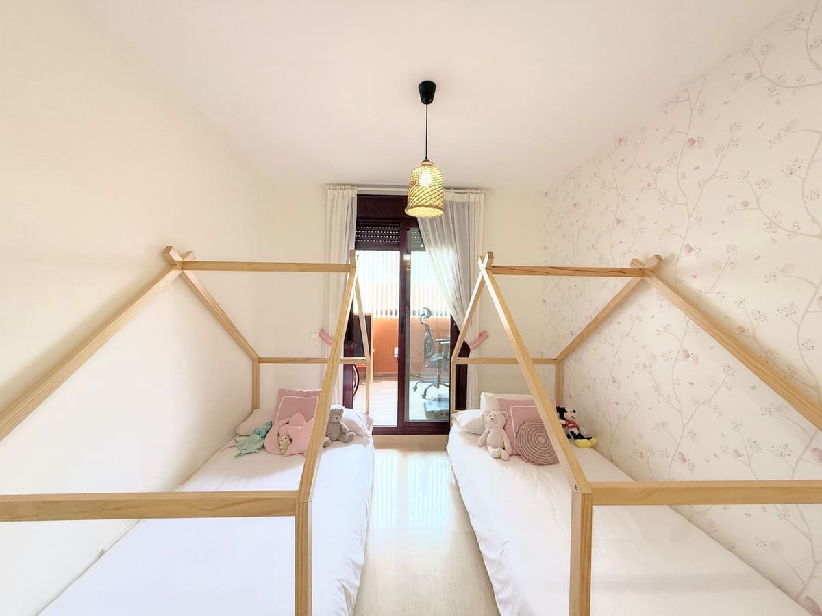 3 bedroom Apartment for sale in La Duquesa / Puerto de la Duquesa - € 480,000 (Ref: 9363936)