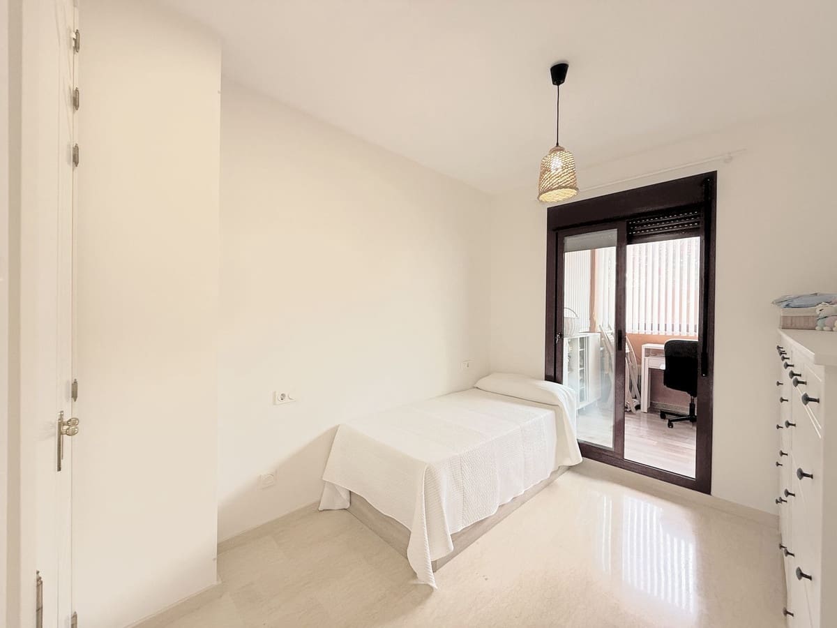 3 bedroom Apartment for sale in La Duquesa / Puerto de la Duquesa - € 480,000 (Ref: 9363936)