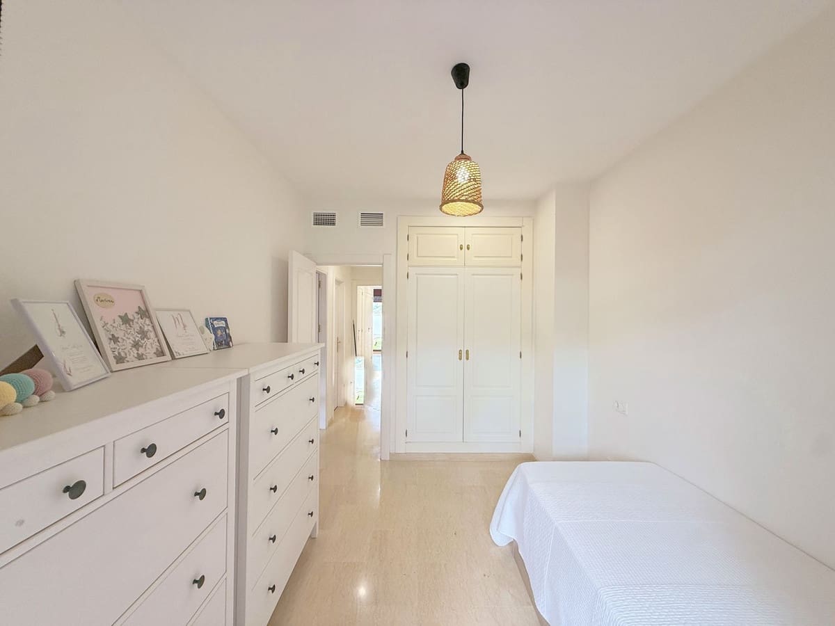 3 bedroom Apartment for sale in La Duquesa / Puerto de la Duquesa - € 480,000 (Ref: 9363936)