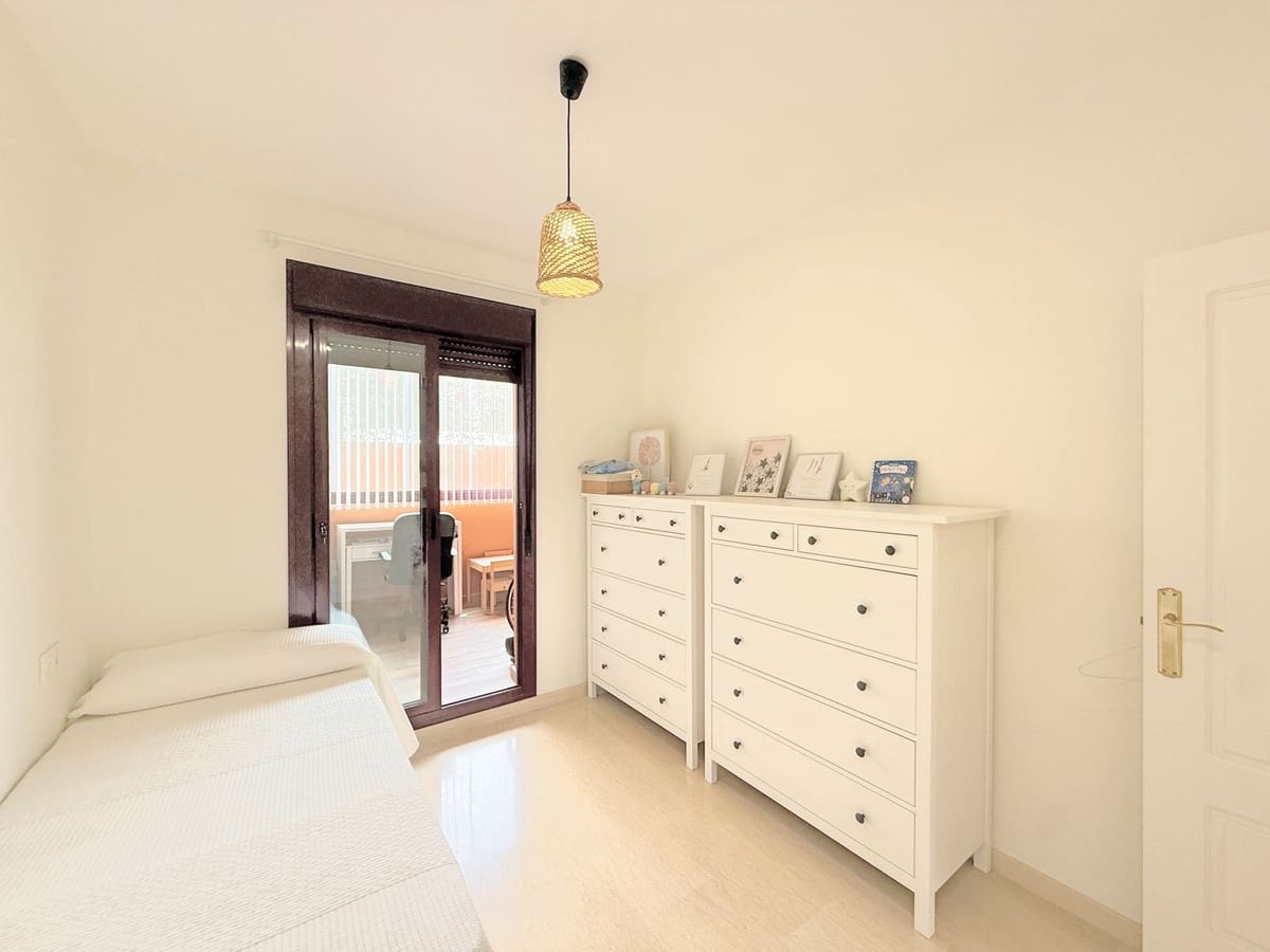 3 bedroom Apartment for sale in La Duquesa / Puerto de la Duquesa - € 480,000 (Ref: 9363936)