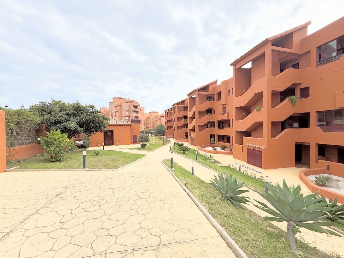 3 bedroom Apartment for sale in La Duquesa / Puerto de la Duquesa - € 480,000 (Ref: 9363936)