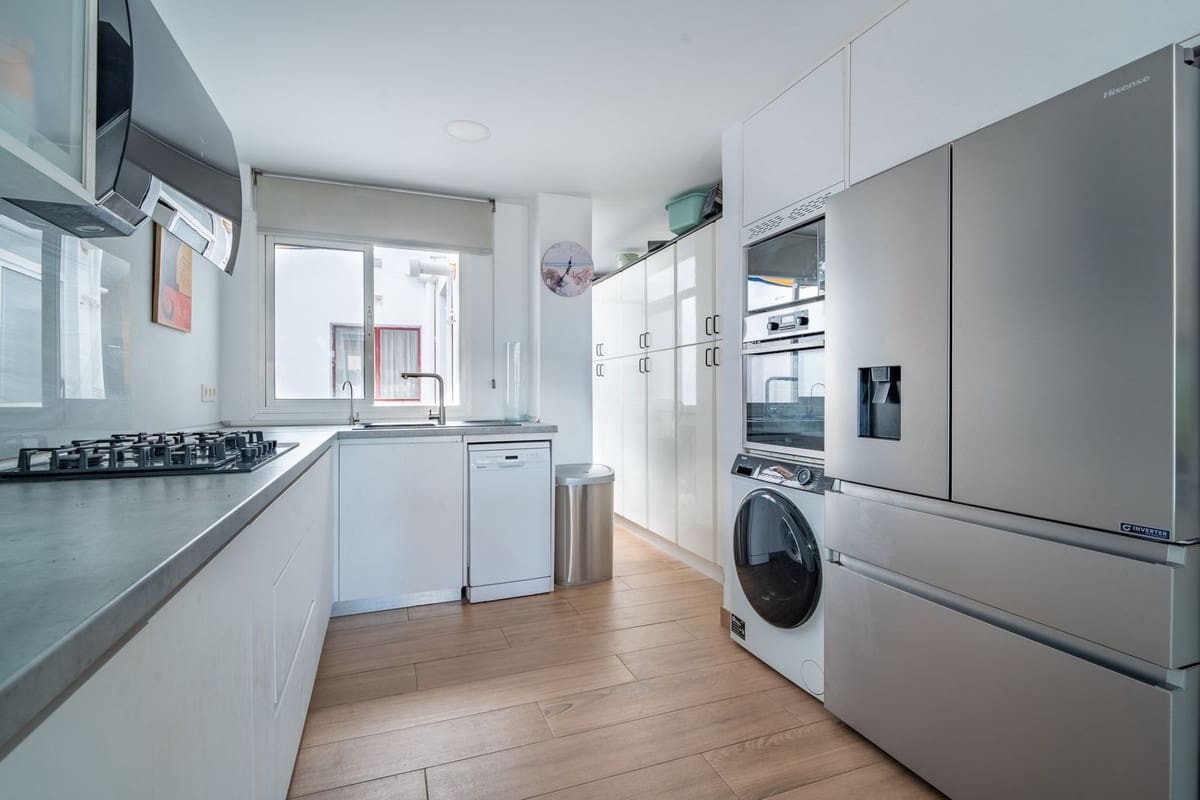 4 bedroom Apartment for sale in Malaga city - € 850,000 (Ref: 9363938)