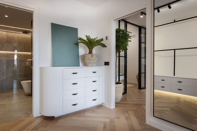 Apartamento de 3 habitaciones en Puerto Banus, Marbella en venta - 995.000 € (Ref: 9363940)