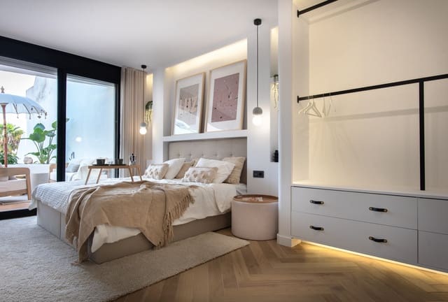 Apartamento de 3 habitaciones en Puerto Banus, Marbella en venta - 995.000 € (Ref: 9363940)