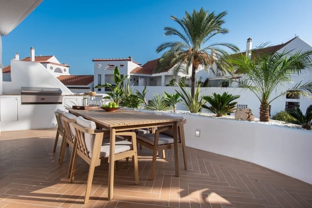Apartamento de 3 habitaciones en Puerto Banus, Marbella en venta - 995.000 € (Ref: 9363940)