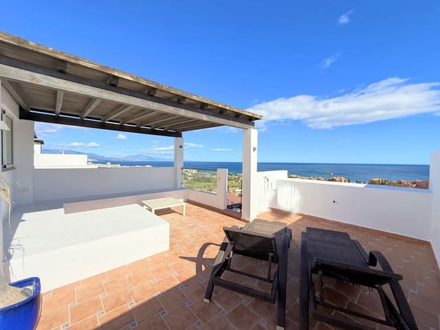 2 bedroom Penthouse for sale in La Duquesa / Puerto de la Duquesa, Manilva - € 315,000 (Ref: 9363941)