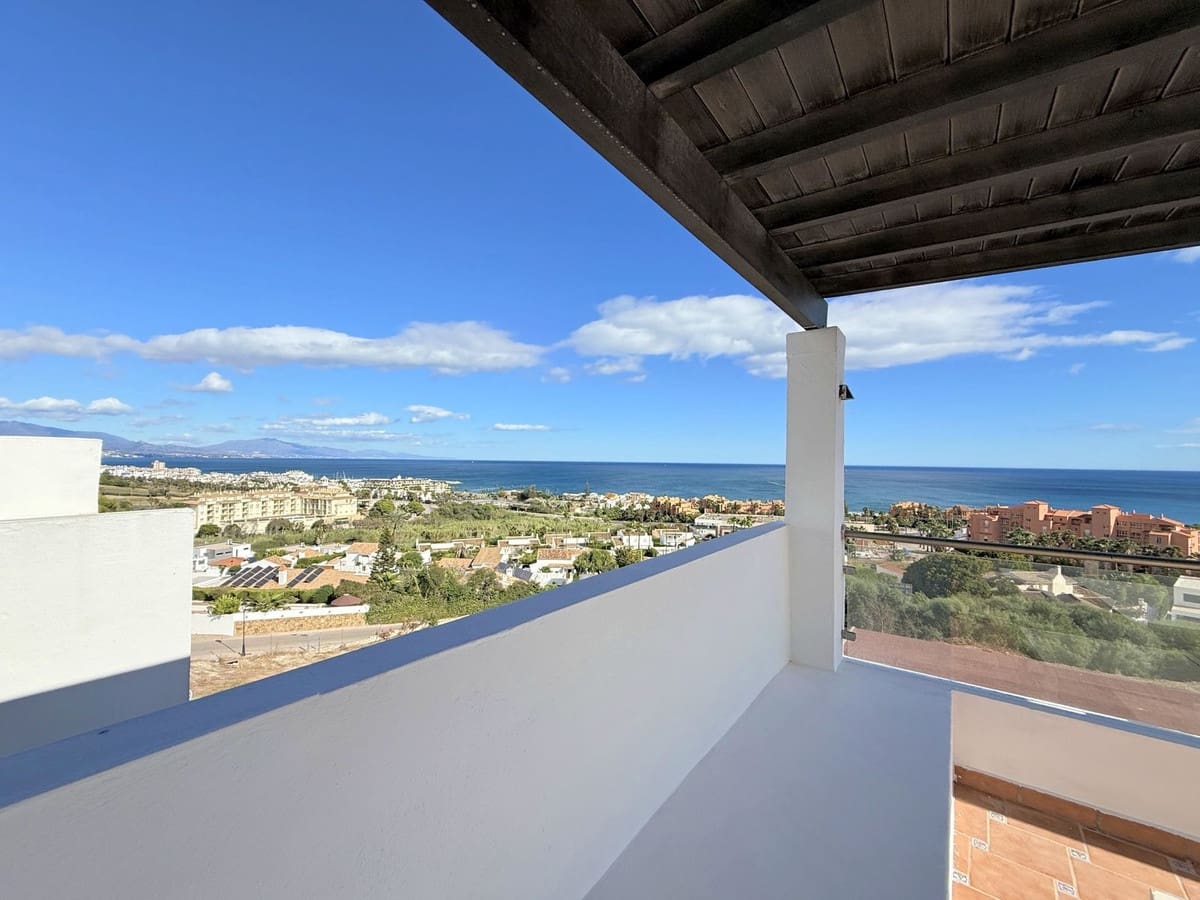 Ático de 2 habitaciones en La Duquesa / Puerto de la Duquesa en venta - 315.000 € (Ref: 9363941)