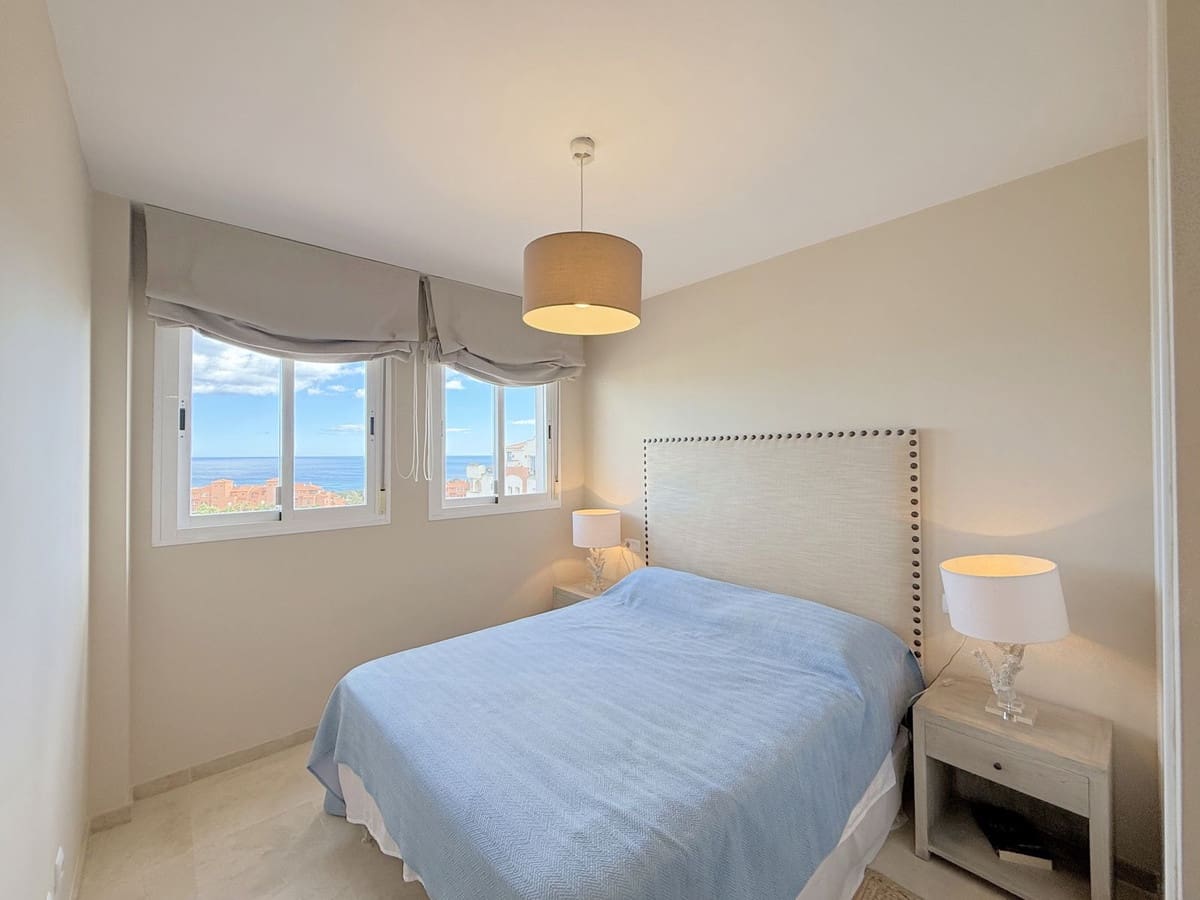 Ático de 2 habitaciones en La Duquesa / Puerto de la Duquesa en venta - 315.000 € (Ref: 9363941)