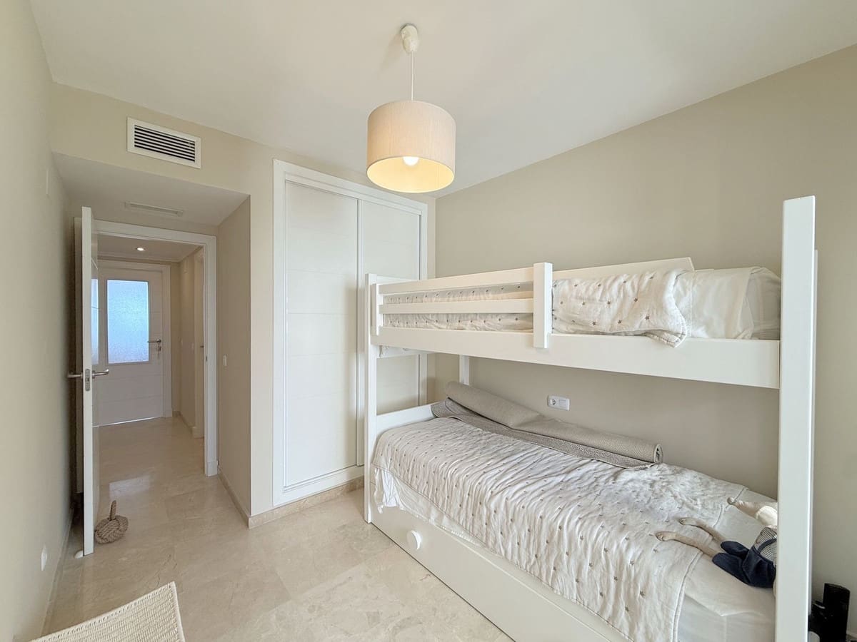 Ático de 2 habitaciones en La Duquesa / Puerto de la Duquesa en venta - 315.000 € (Ref: 9363941)