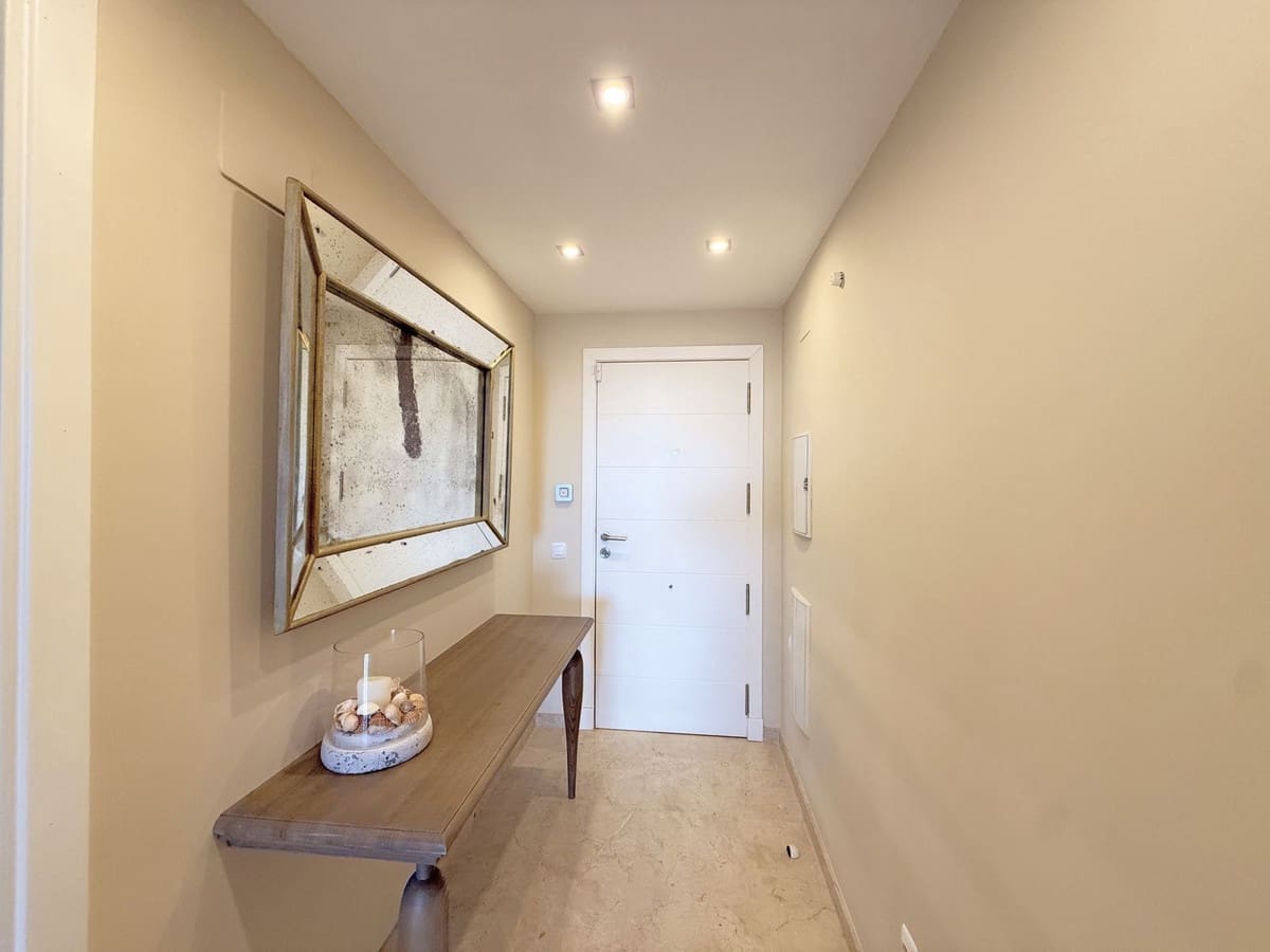 Ático de 2 habitaciones en La Duquesa / Puerto de la Duquesa en venta - 315.000 € (Ref: 9363941)