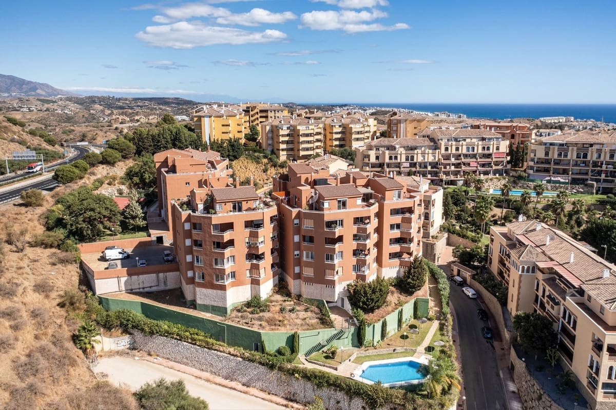 2 soverom Penthouse til salgs i Riviera del Sol med garasje - € 369 995 (Ref: 9363942)