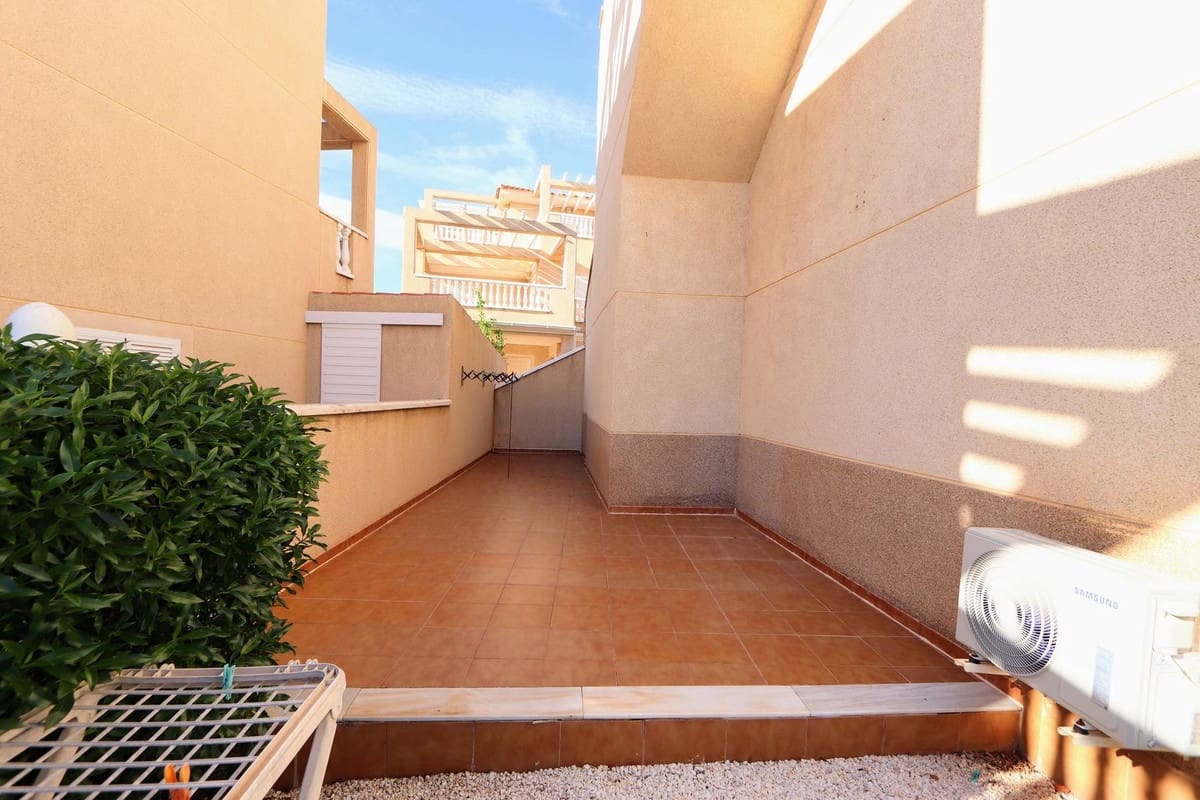 Apartamento de 3 habitaciones en Playa Flamenca en venta - 264.000 € (Ref: 9363948)
