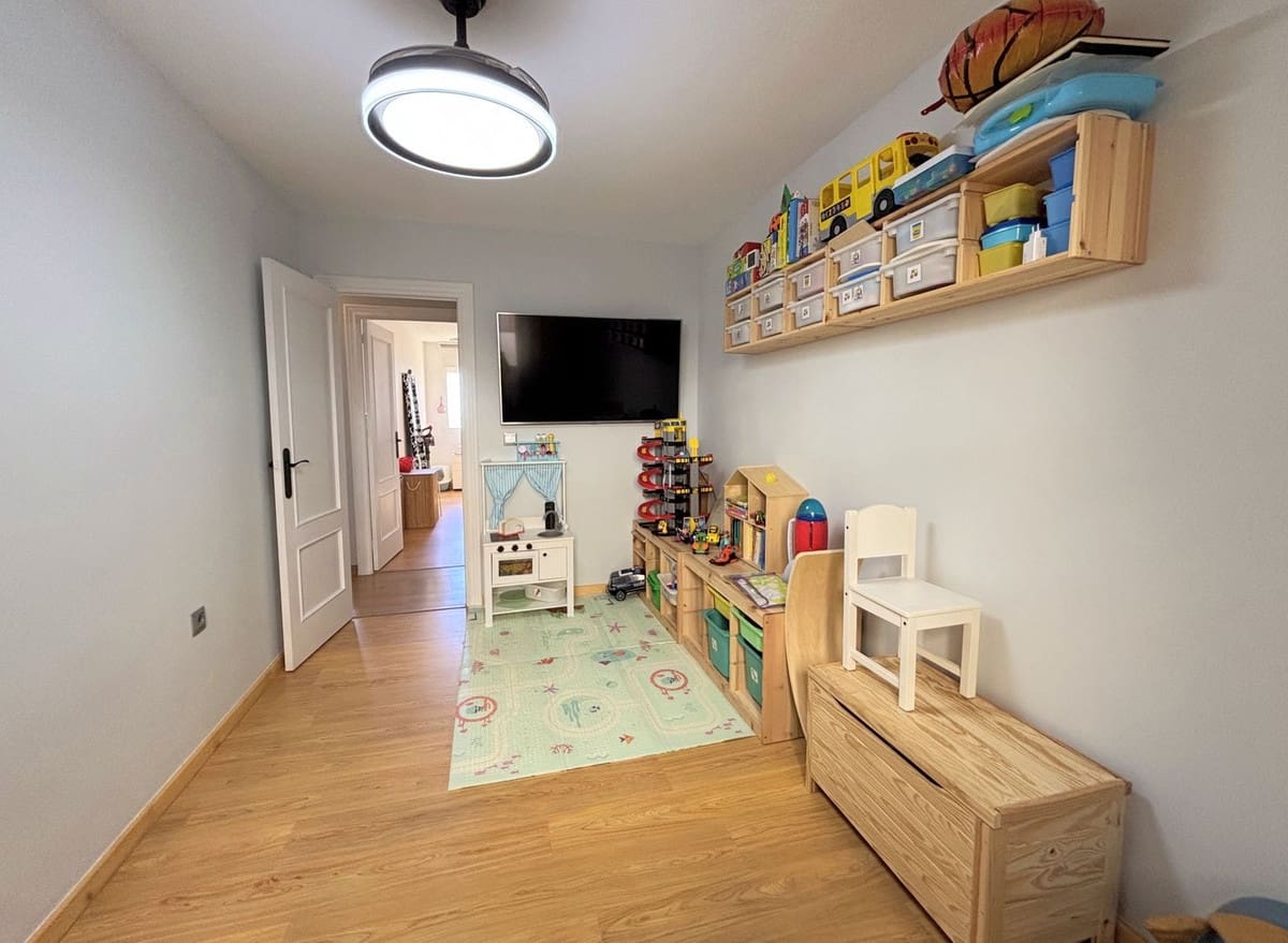 4 quarto Apartamento para venda em Estepona - 365 000 € (Ref: 9363949)