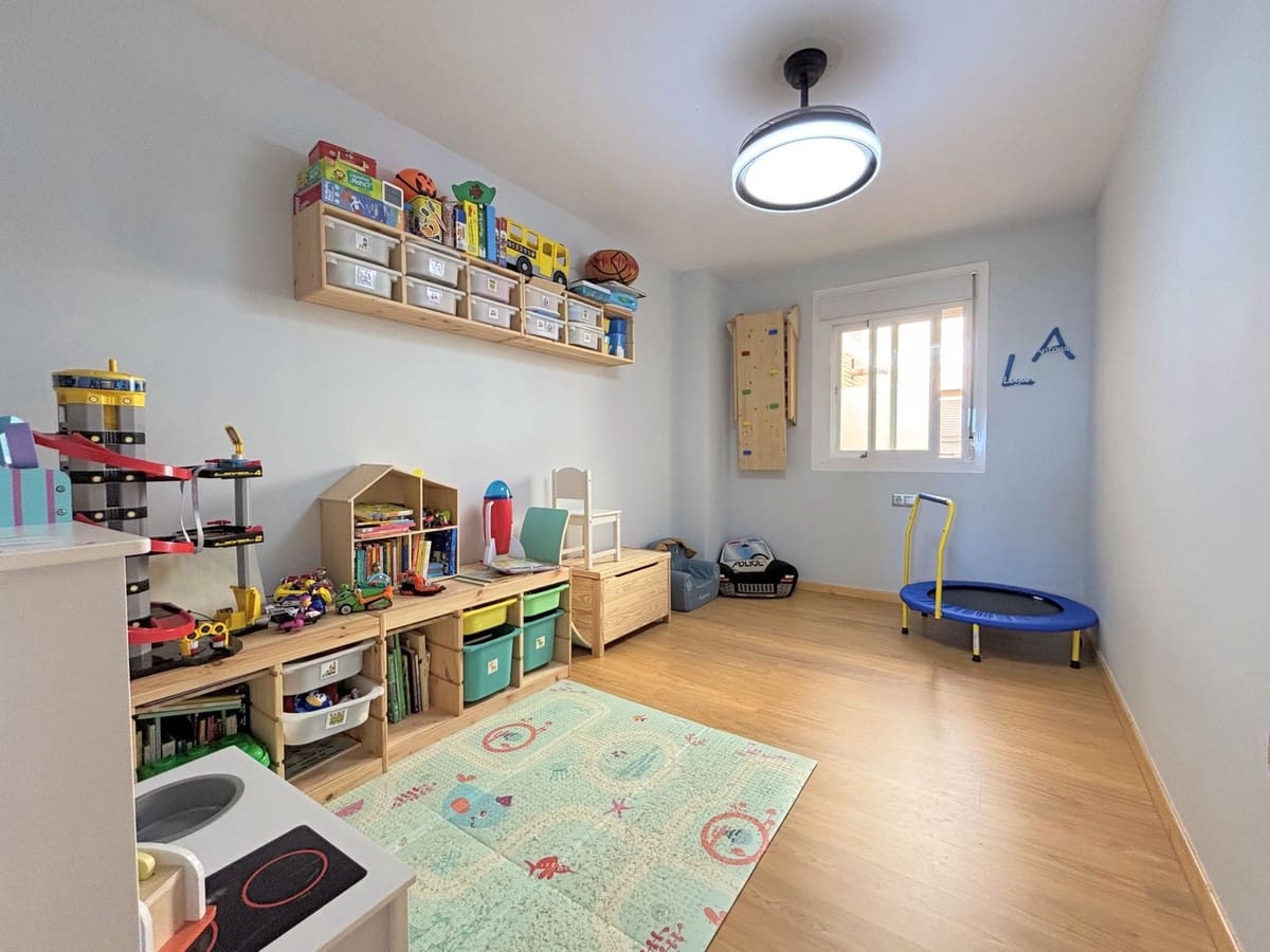 4 quarto Apartamento para venda em Estepona - 365 000 € (Ref: 9363949)