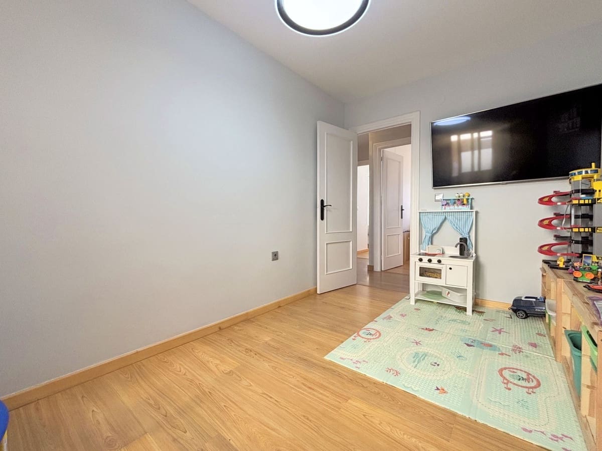 4 quarto Apartamento para venda em Estepona - 365 000 € (Ref: 9363949)