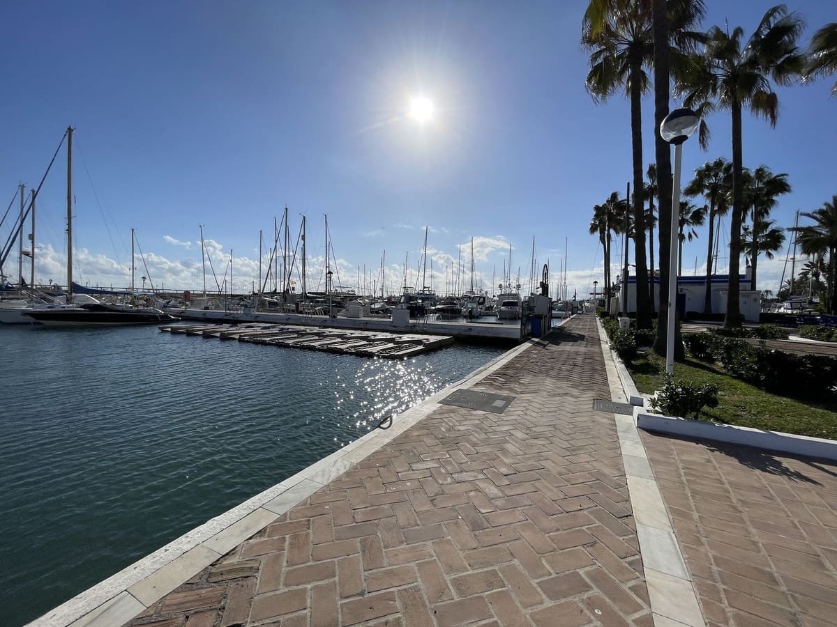 4 quarto Apartamento para venda em Estepona - 365 000 € (Ref: 9363949)