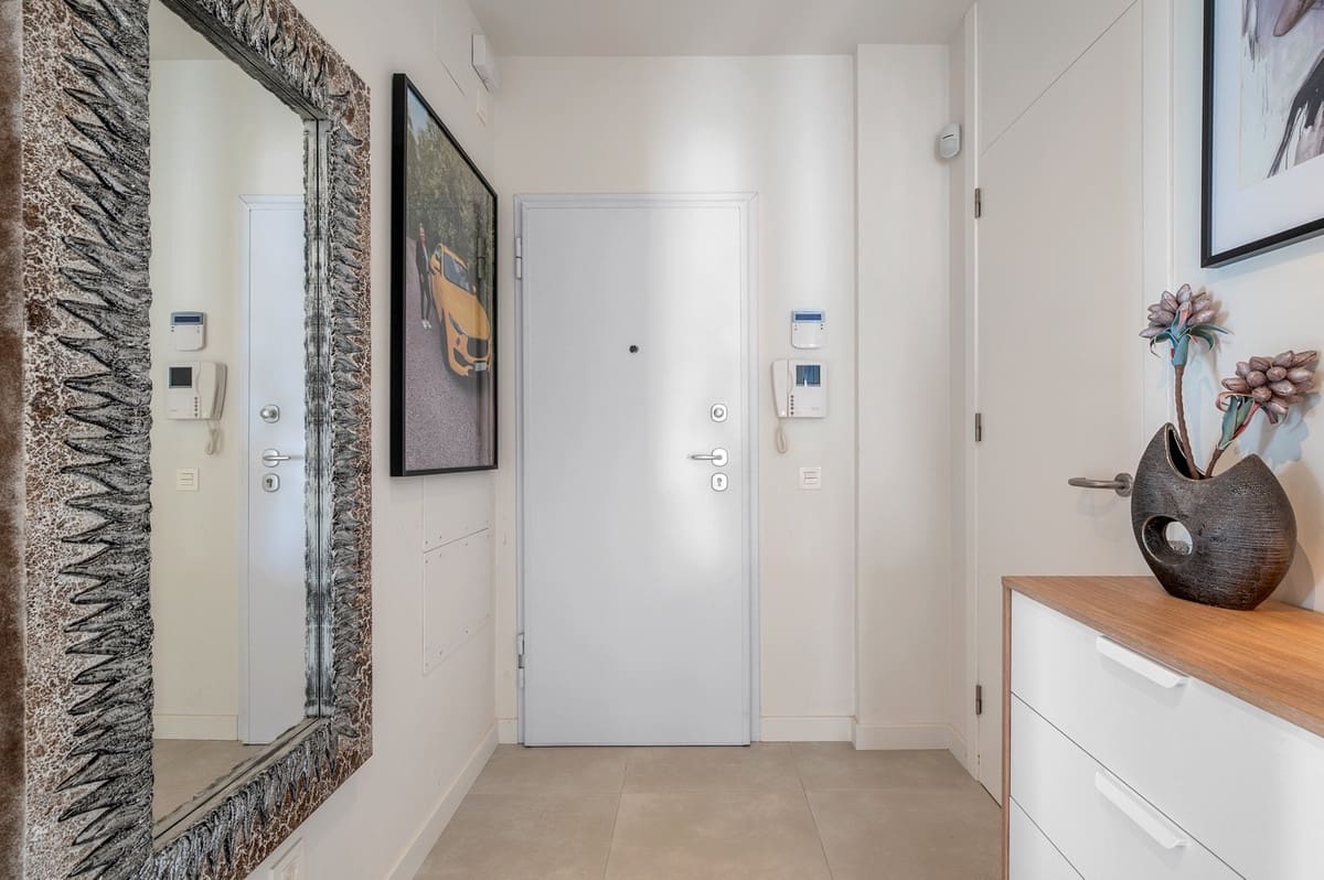 Apartamento de 2 habitaciones en Villamartin en venta - 265.000 € (Ref: 9363960)