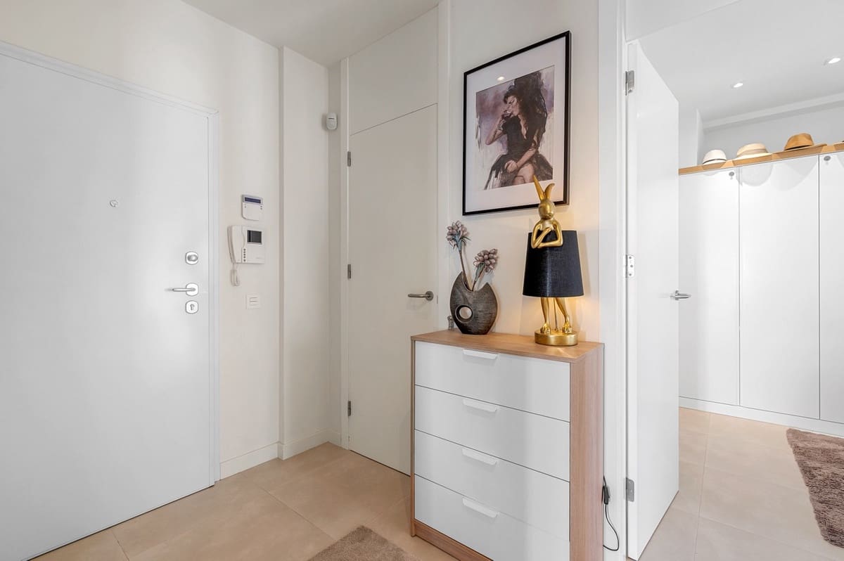 Apartamento de 2 habitaciones en Villamartin en venta - 265.000 € (Ref: 9363960)