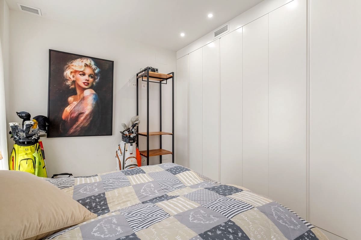 Apartamento de 2 habitaciones en Villamartin en venta - 265.000 € (Ref: 9363960)