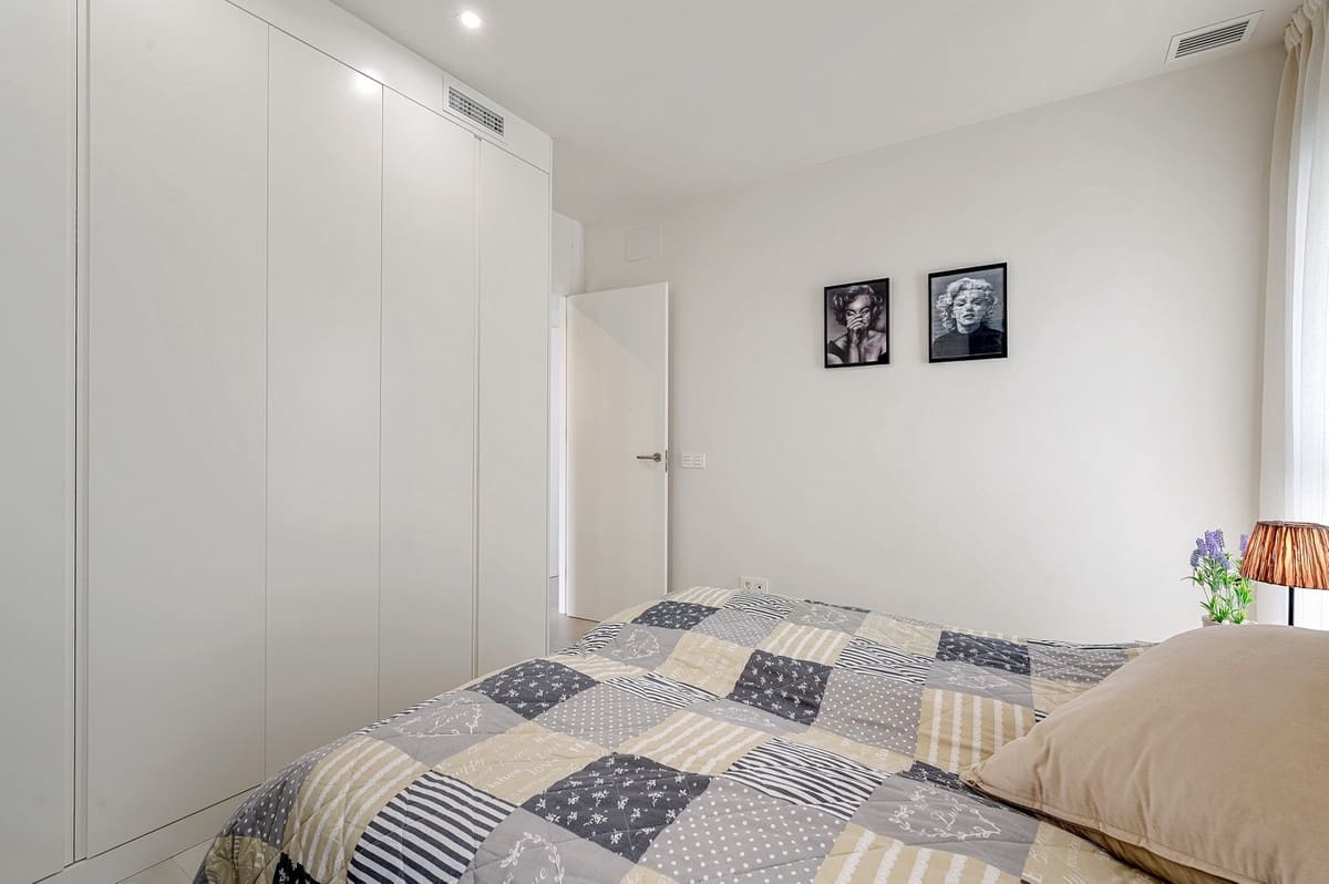 Apartamento de 2 habitaciones en Villamartin en venta - 265.000 € (Ref: 9363960)