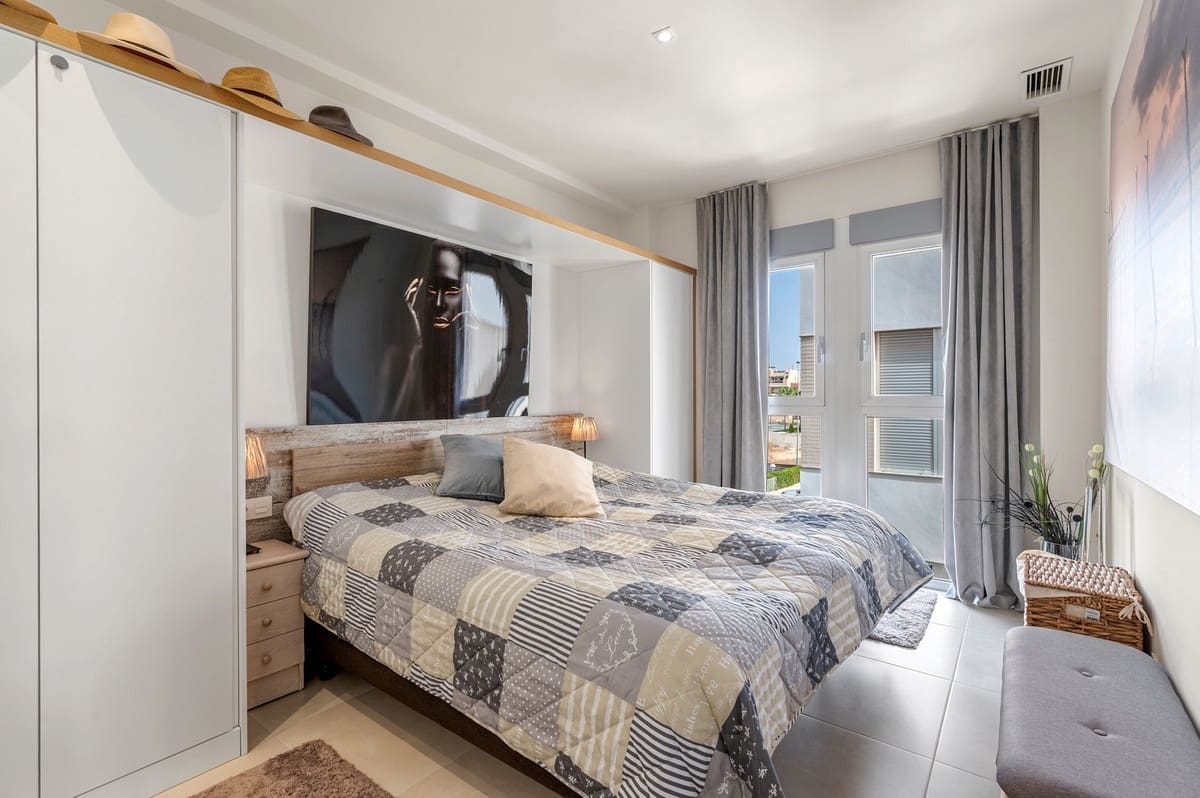 Apartamento de 2 habitaciones en Villamartin en venta - 265.000 € (Ref: 9363960)