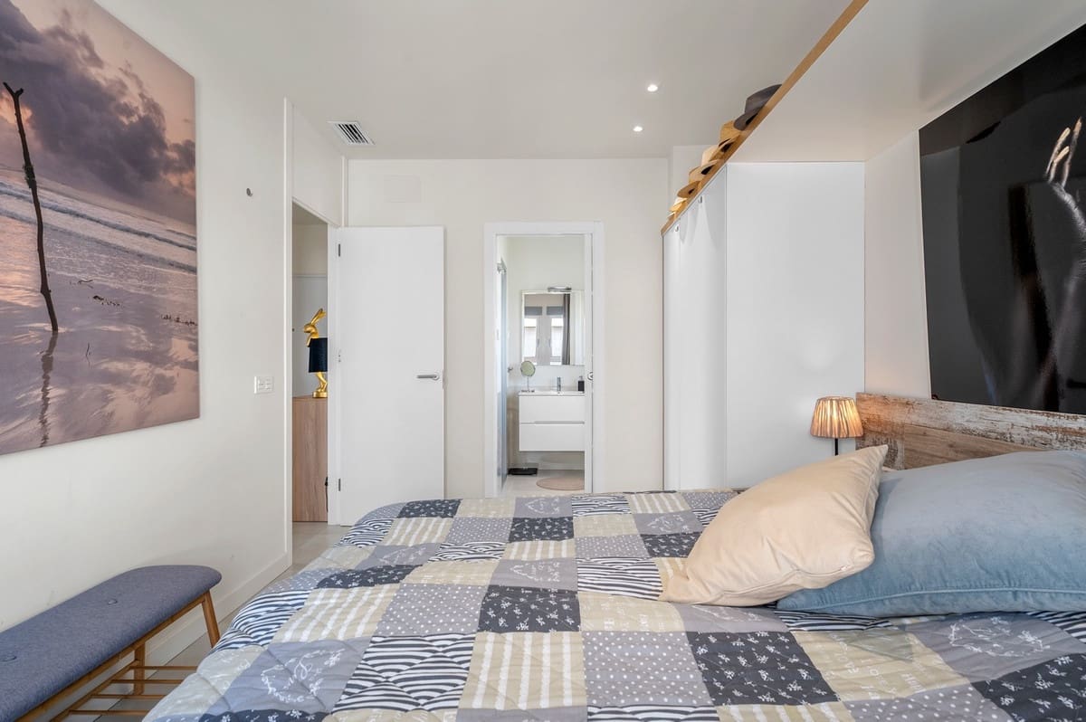 Apartamento de 2 habitaciones en Villamartin en venta - 265.000 € (Ref: 9363960)